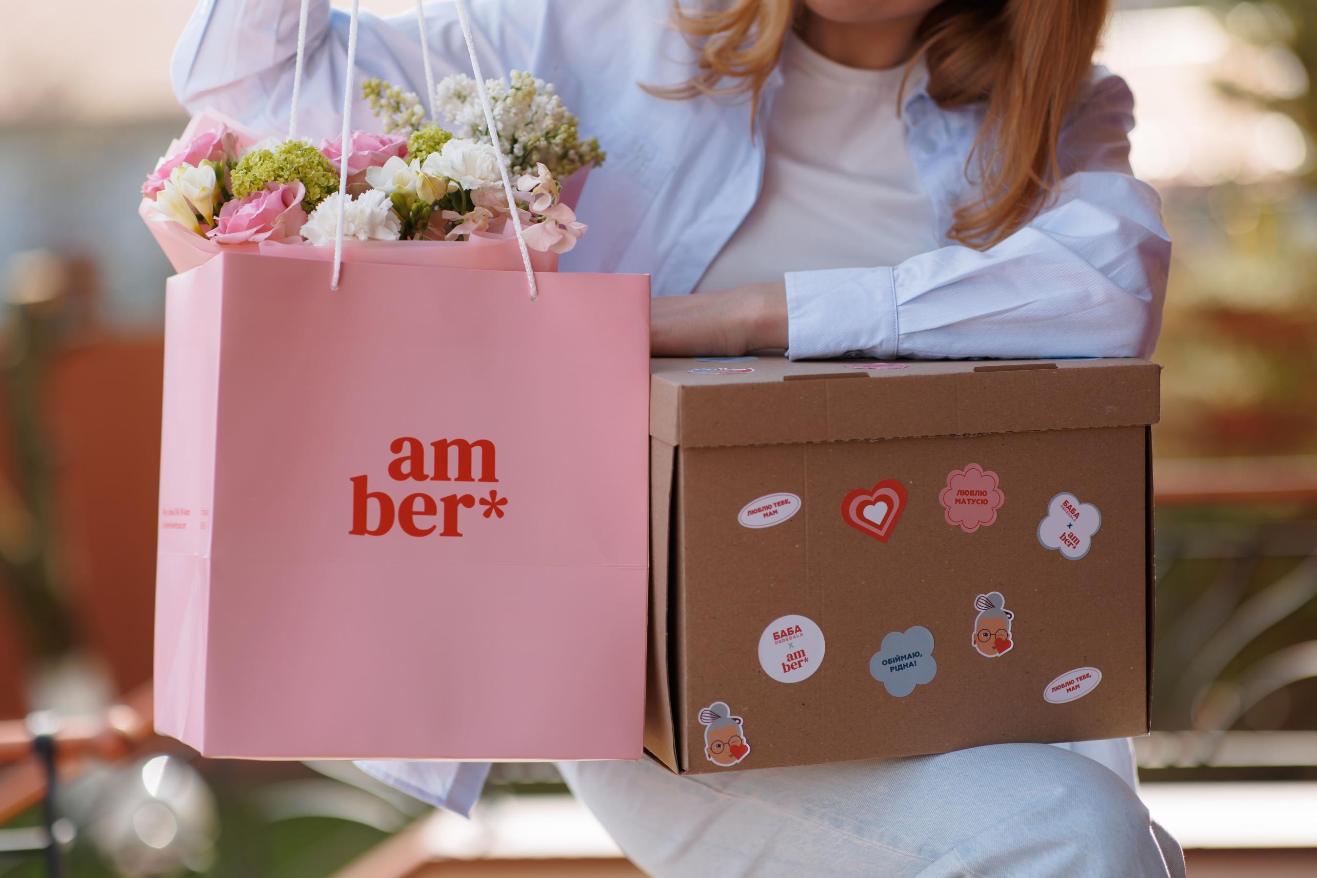 Подарунковий бокс з квітами БАБА x Amber